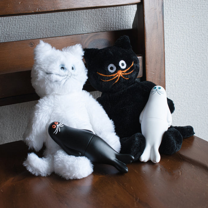 White cat stuffed toy/umao