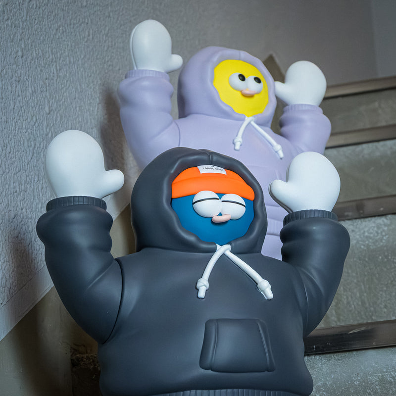 1 スウェットを着たソフビのトモダチ！ / The TOMODACHI！