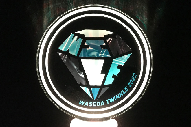 光り輝くダイヤモンドが印象的なアクリルペンライト｜オリジナルグッズ