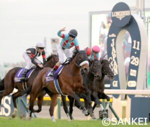 アーモンドアイ ～名手ルメールが惚れ込んだ「特別な馬」。“最速”を