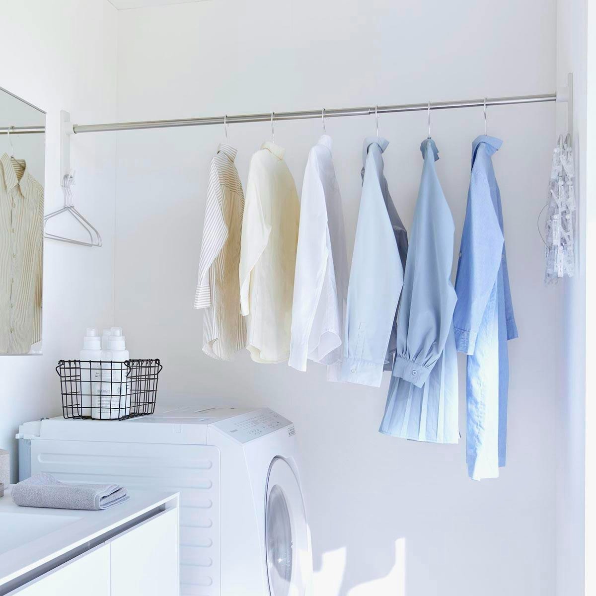 ランドリールームにアイアンバー物干しを設置するのはおすすめ