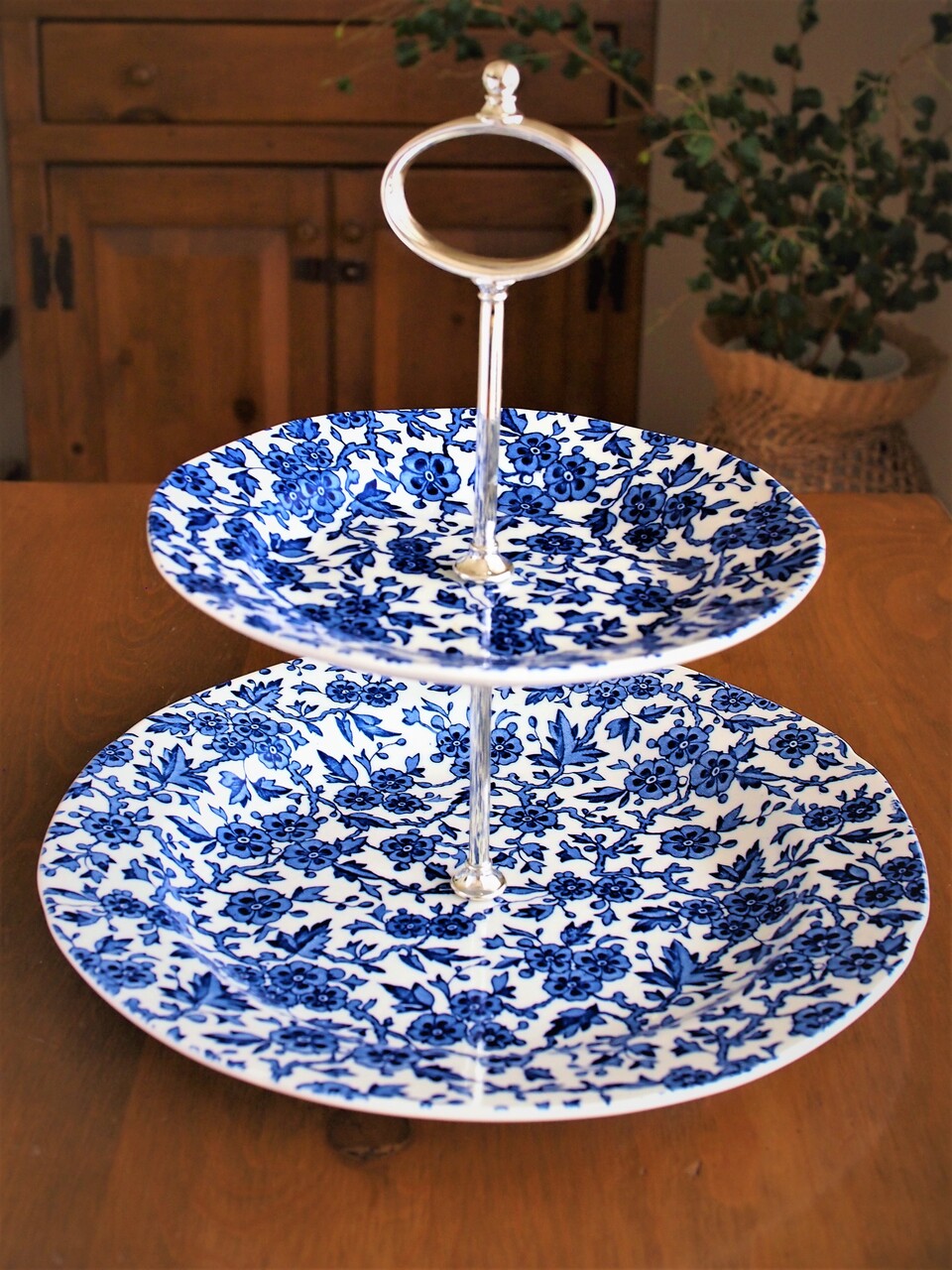 英国バーレイ社の2段ケーキスタンド。｜気まぐれキッチン andante