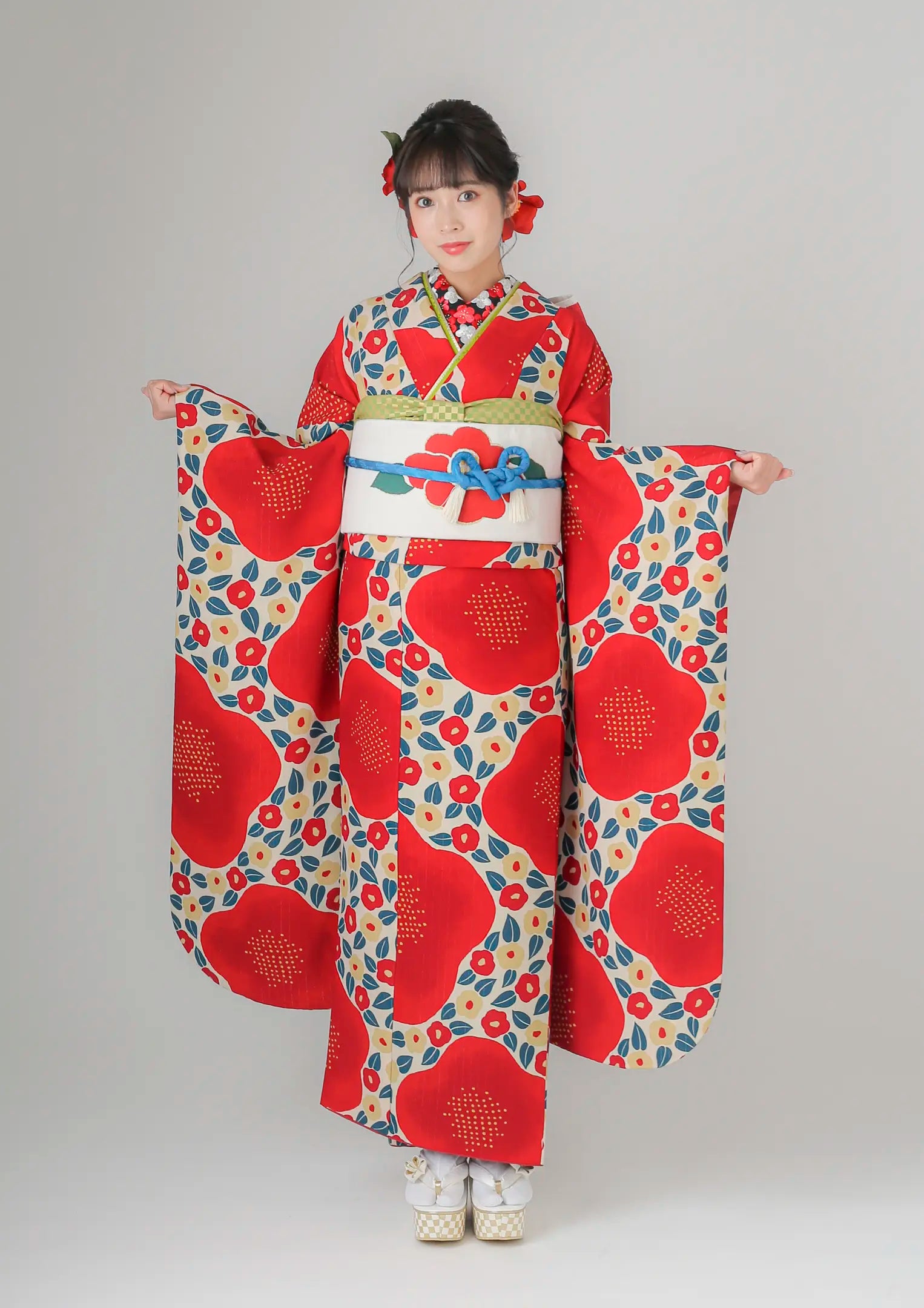 振袖ネットレンタル：ポップな赤色】大きな椿が印象的な昭和レトロを