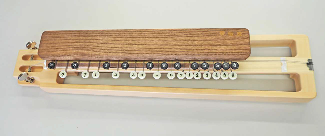 大正琴づくりの匠 | 琴伝流大正琴