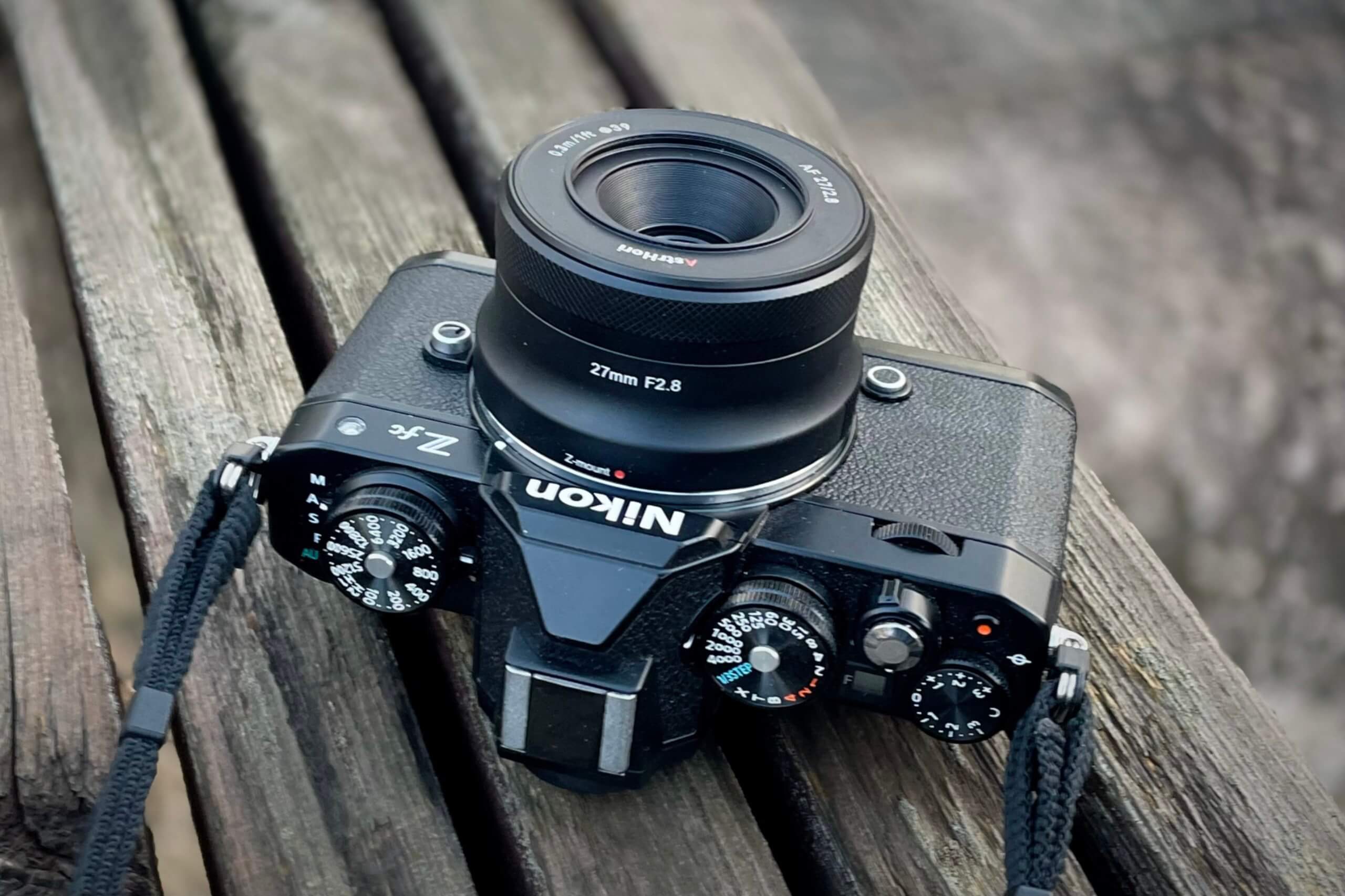 新作パンケーキAstrHori AF 27mm f2.8と、Nikon Zfcのモノクローム