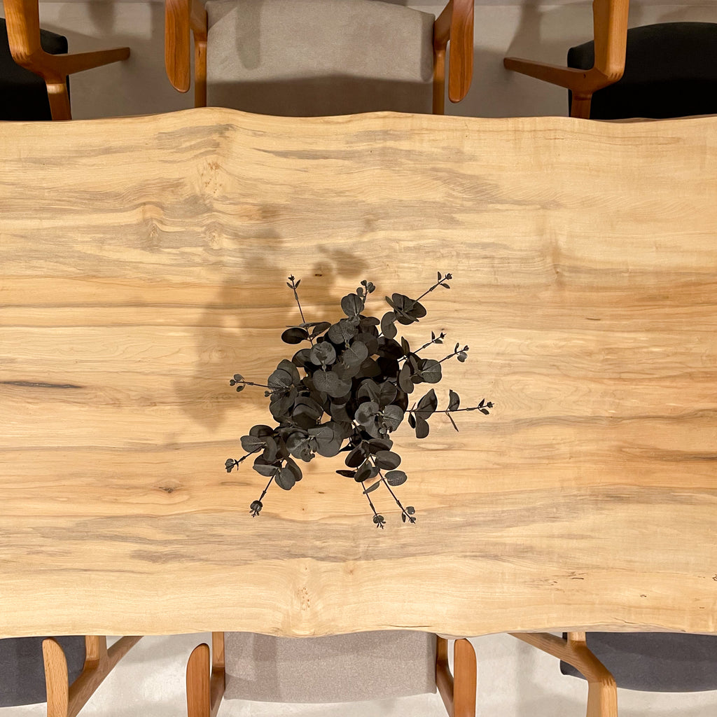 KIDOMEIMOKU 楓一枚板ダイニングテーブル & OSOROISU｜230cm(8人掛け