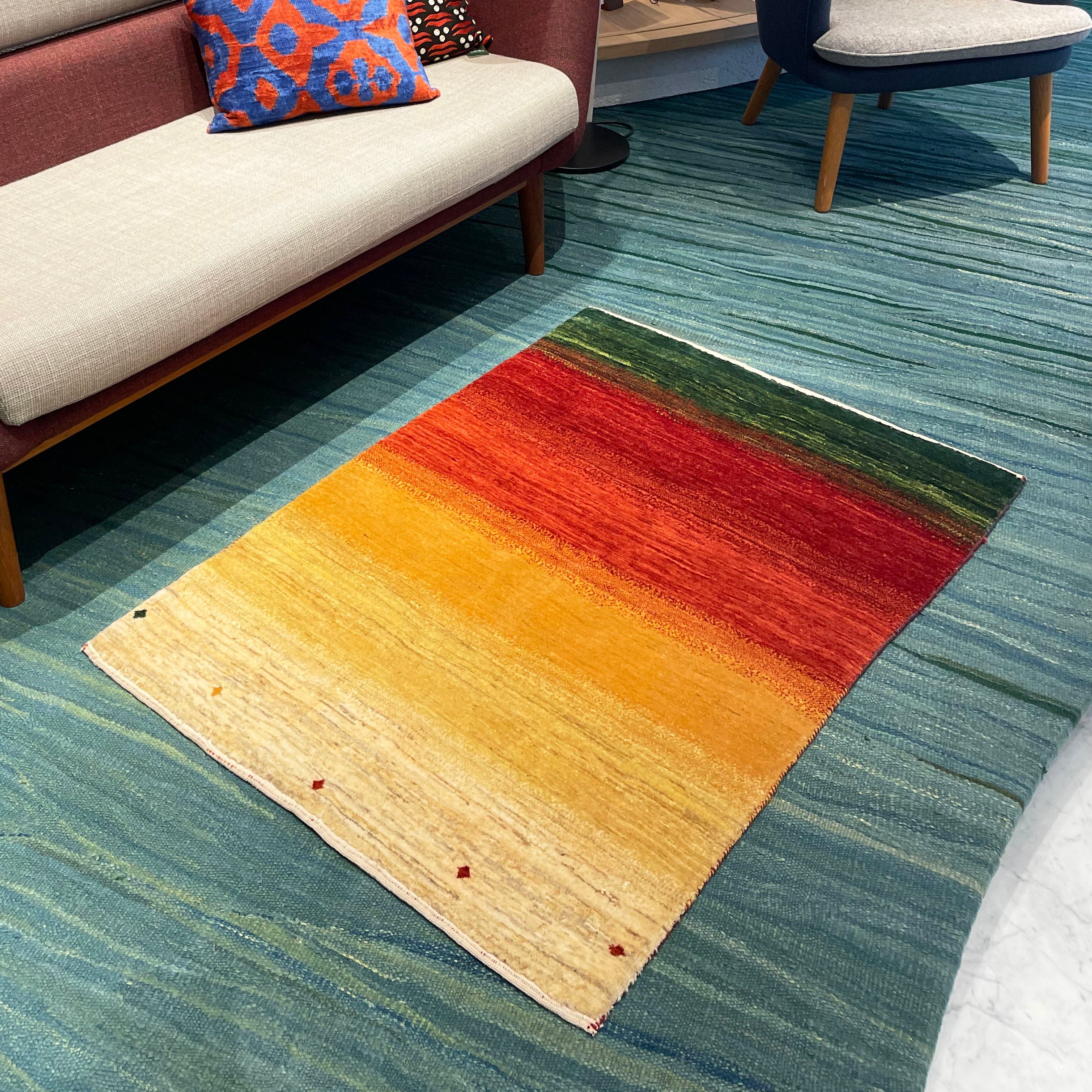 遊牧民の絨毯 】Zollanvari ゾランヴァリ ギャッベ 119×82㎝ (No.04094