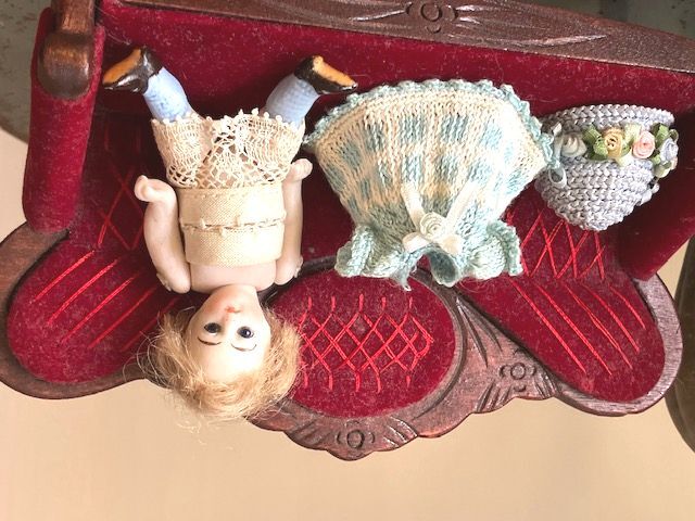 ジャーマンアンティーク グラスアイを持つ極小ビスクドール 7cm