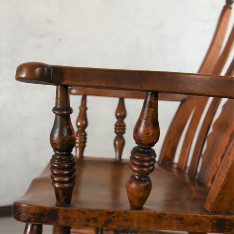 スラットバック ロッキングチェア – 神戸アンティークウェアハウス