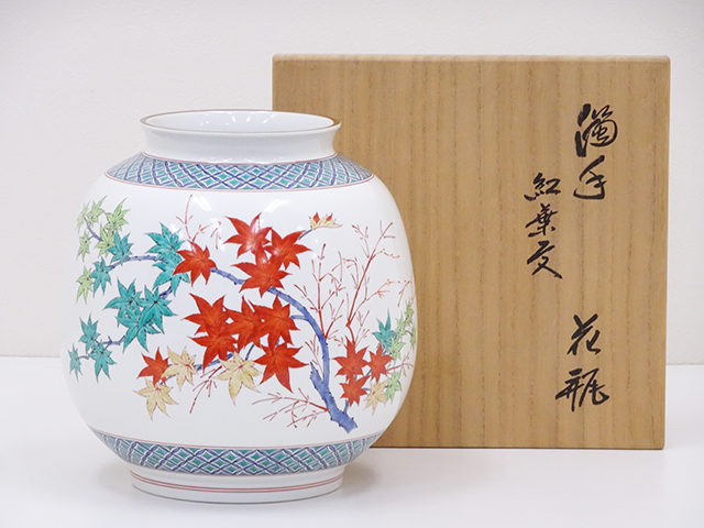 柿右衛門、花瓶 骨董、古美術 13代 酒井田 柿右衛門 錦唐花文水注 K506