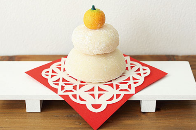 お正月準備に欠かせない「鏡餅の敷き紙」。型紙をダウンロード、写して