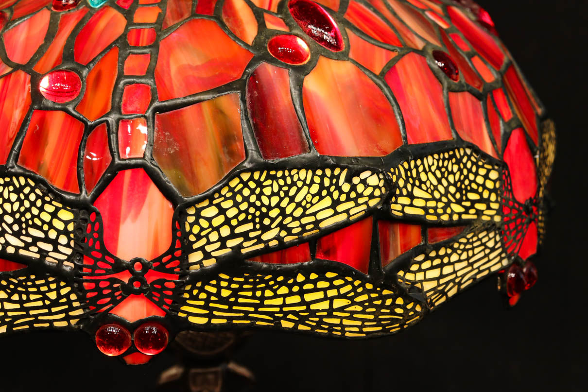 とんぼ絵柄のステンドグラスが映えるスタンドライト DC5713 – 古福庵