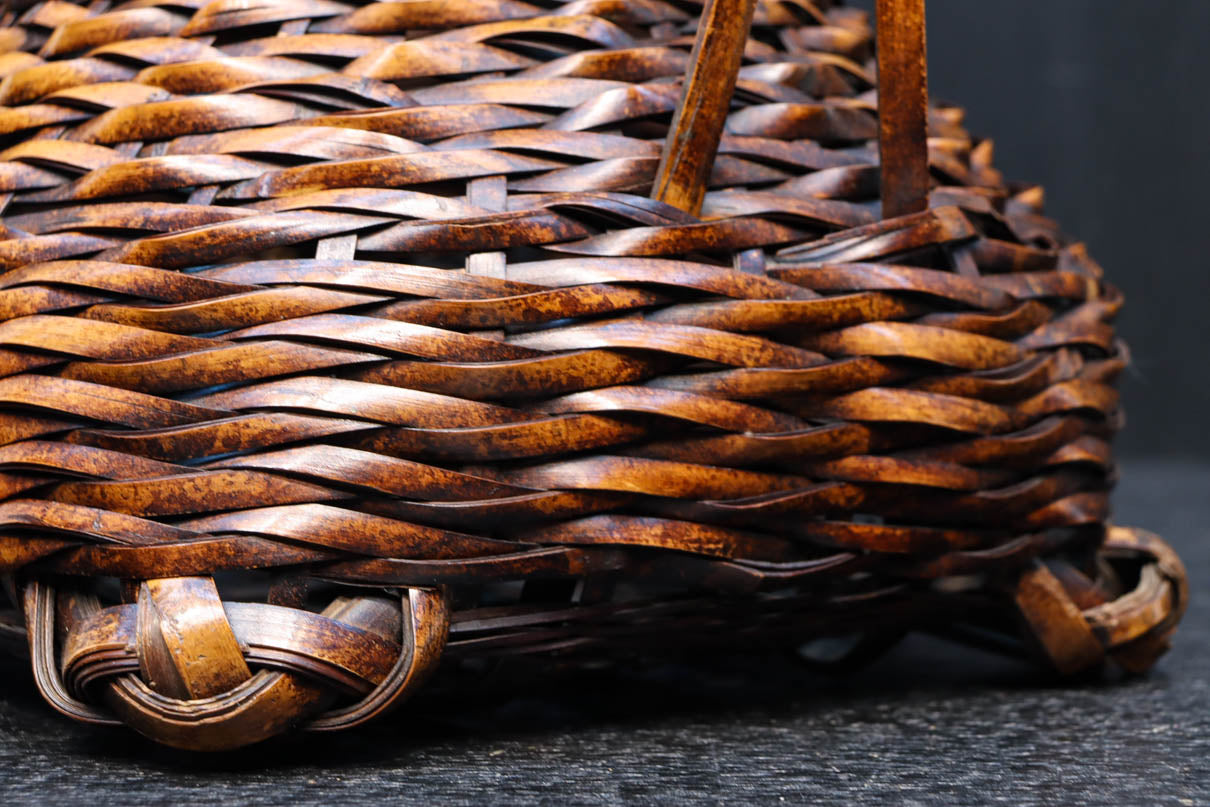 艶みある色彩で時代の趣き溢れる竹かご花器 DC6852 – 古福庵