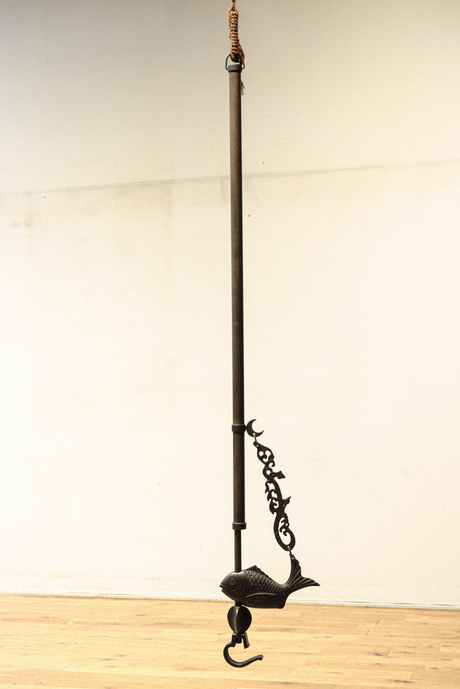 縁起の良い鯛を飾る真鍮製の自在鉤 DC6279 – 古福庵 [ KOFUKUAN