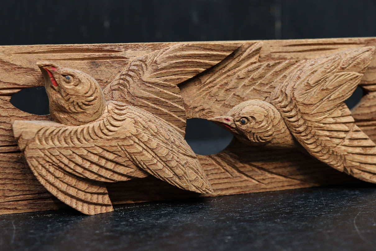 2羽の小鳥が戯れる小型彫刻飾り DC8840ab 在庫(a:1 b:1)枚 – 古福庵