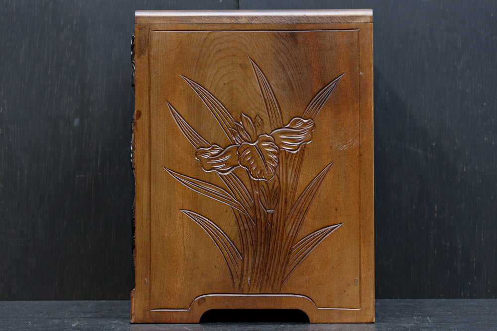 多種多様な花が美しく描かれた日光彫の小引き出し DC8114 – 古福庵