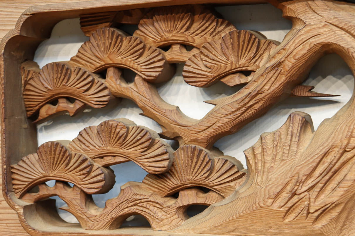 松竹の自然美を深彫りで描いた彫刻欄間 EZ2434a 在庫1枚 – 古福庵