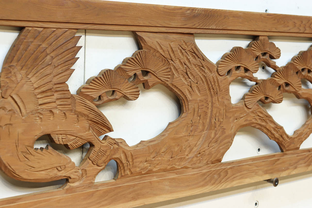 松と鷹の風格が感じられる欄間素材 EZ2549 在庫1枚 – 古福庵