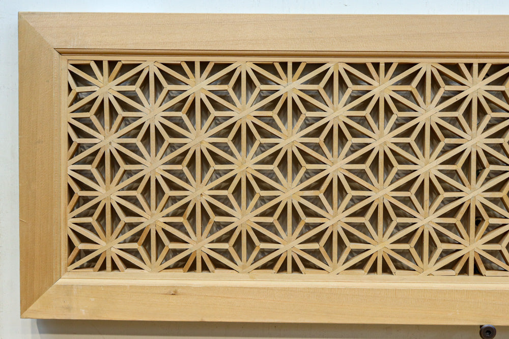 極上!!可憐な麻の葉組子を敷き詰めた木地色欄間 EZ2606 在庫1枚 – 古福