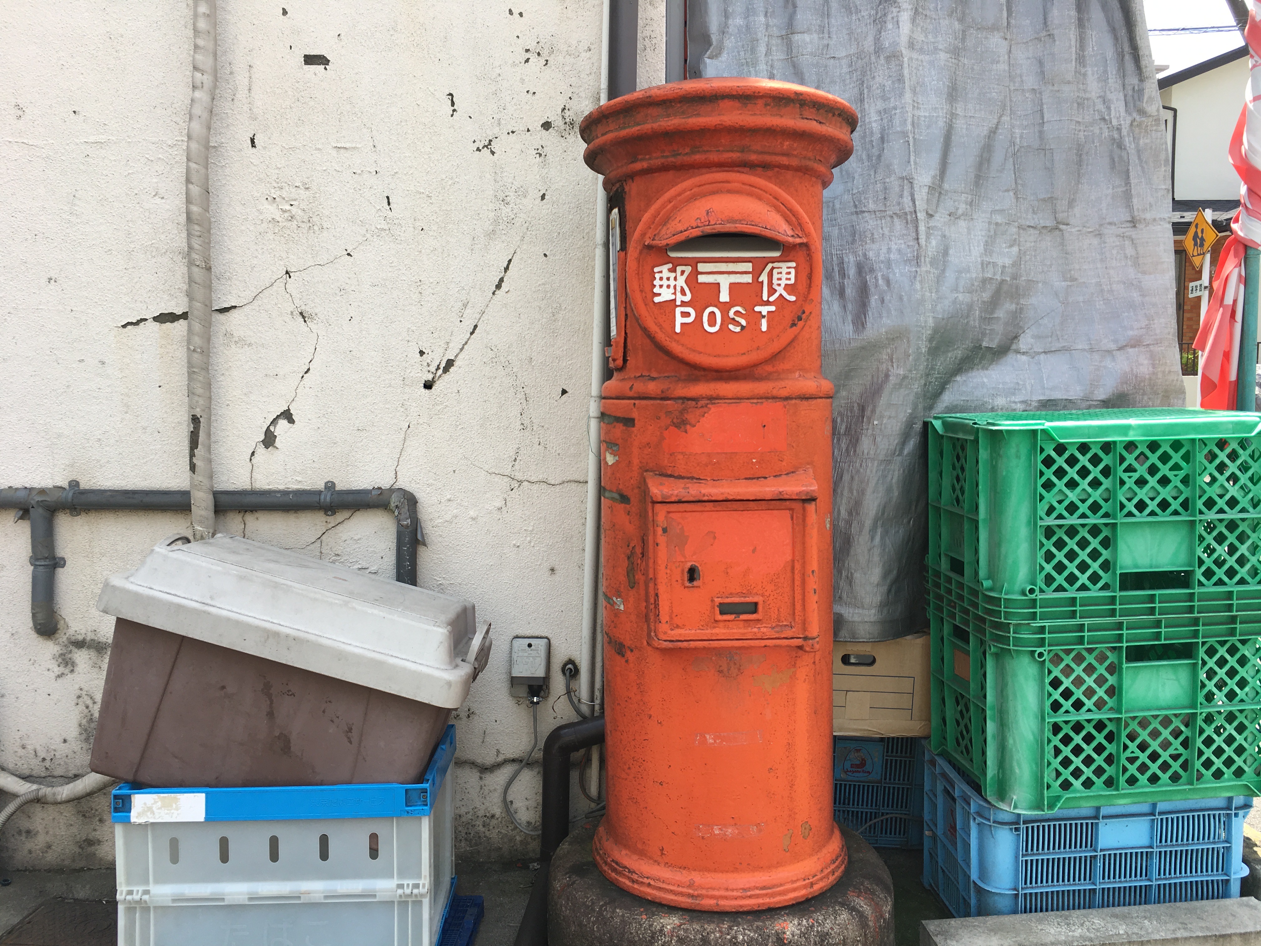 まろん通信Vol.806 昭和レトロな赤い丸型ポストが佇む街角〜前編