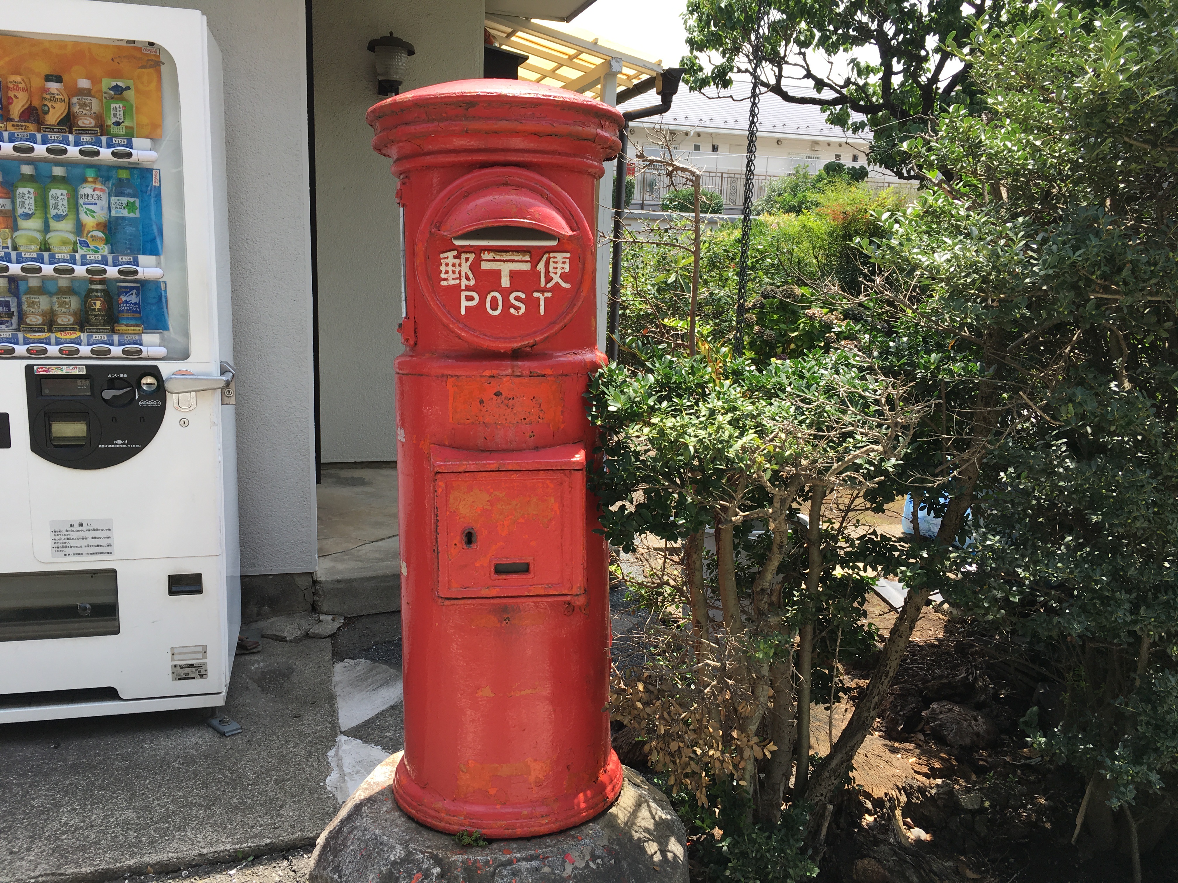 まろん通信Vol.806 昭和レトロな赤い丸型ポストが佇む街角〜前編