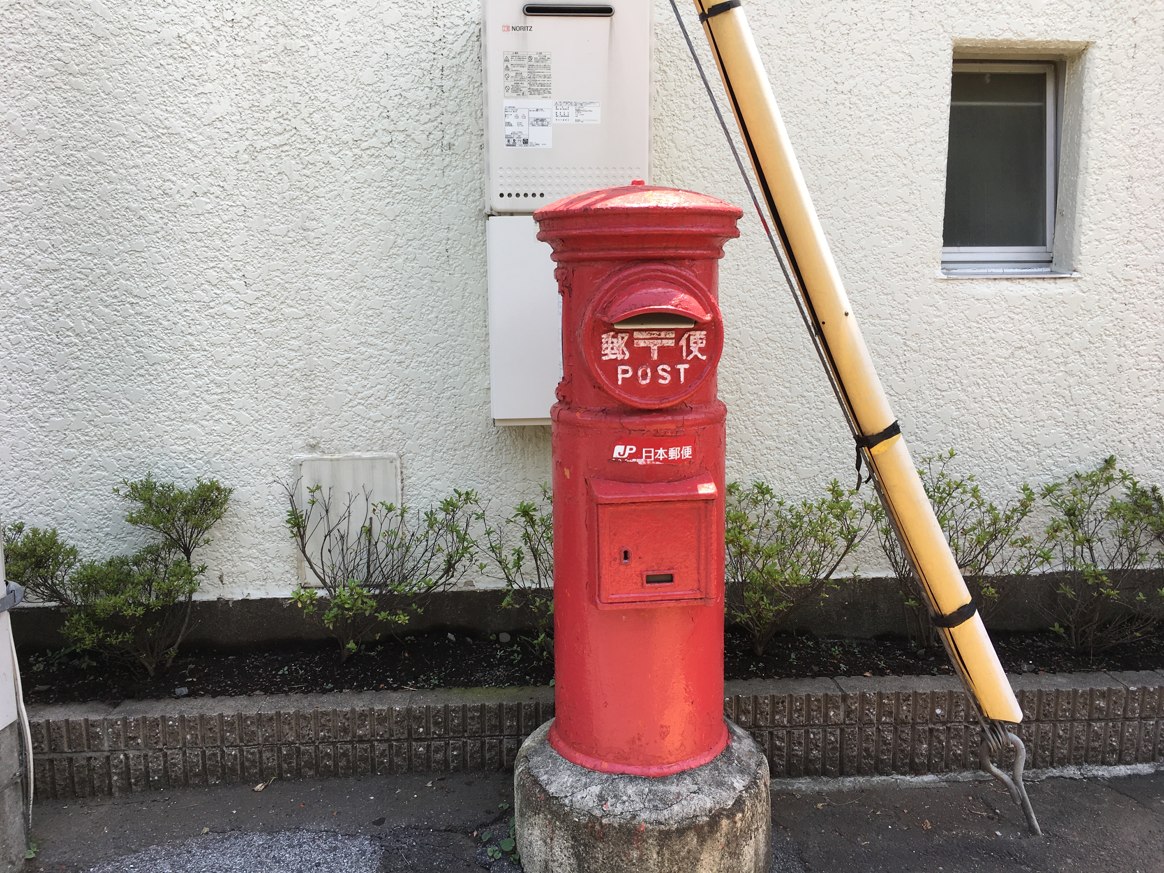 まろん通信Vol.806 昭和レトロな赤い丸型ポストが佇む街角〜前編