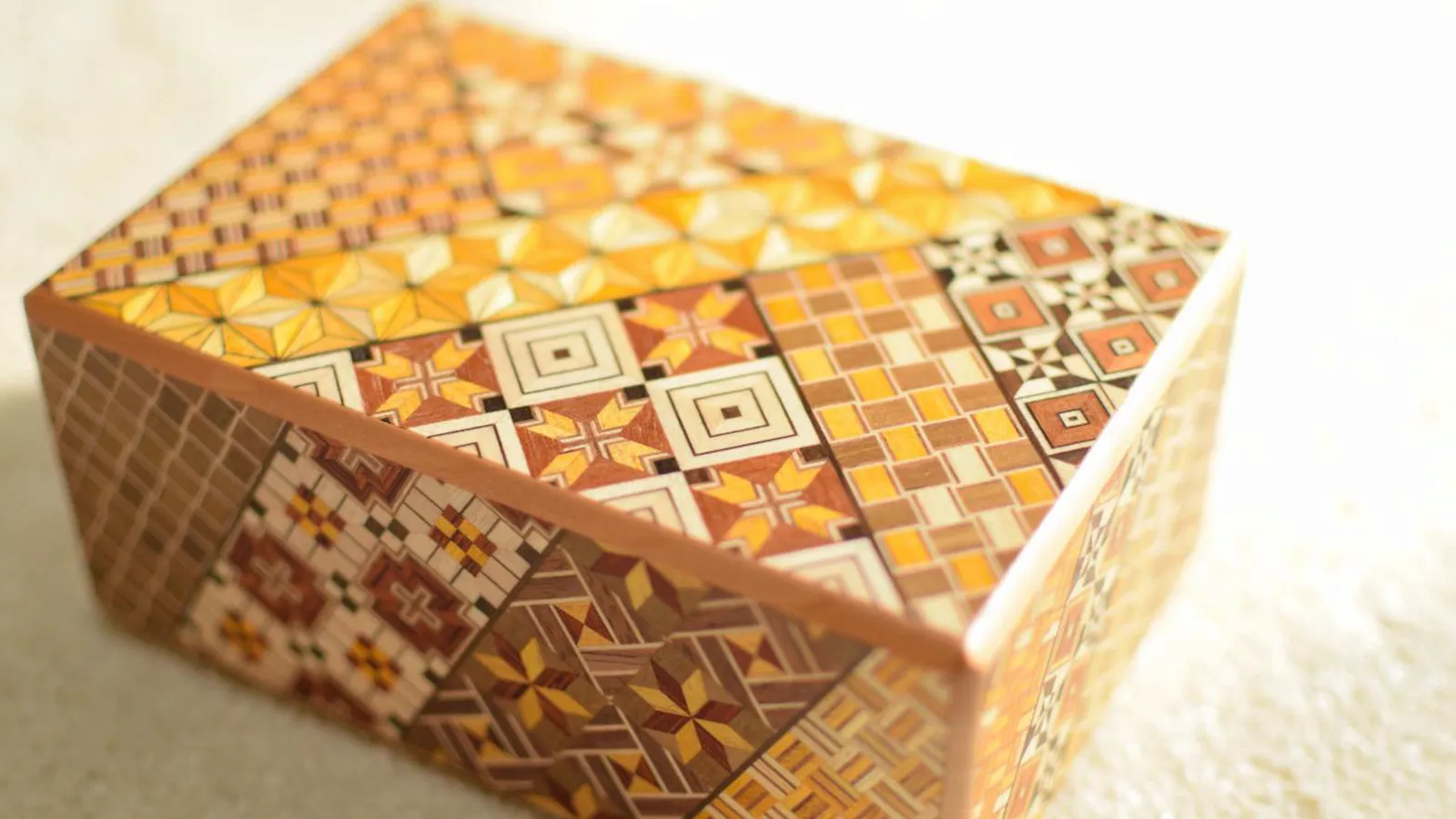 箱根寄木細工（はこねよせぎざいく）の魅力とは？歴史・技法・模様の