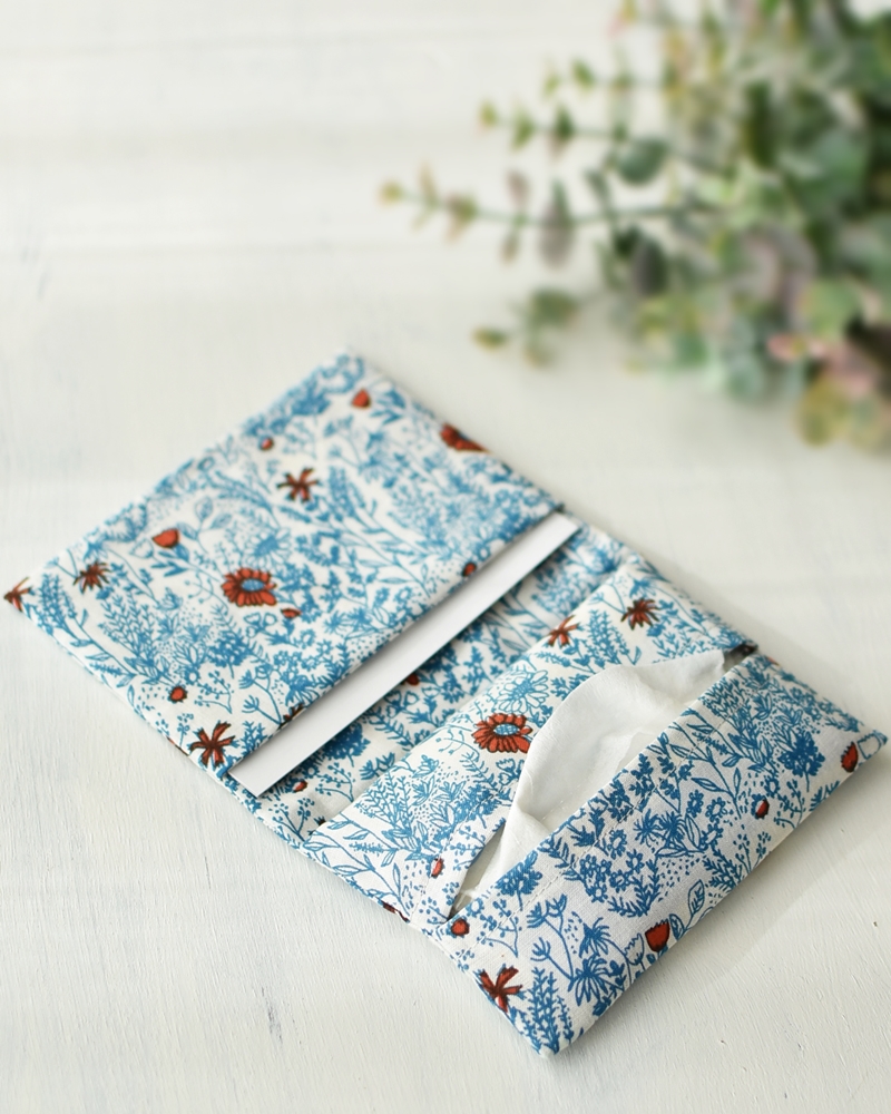 折って縫うだけ！2ポケットのポケットティッシュケースの作り方 | 無料