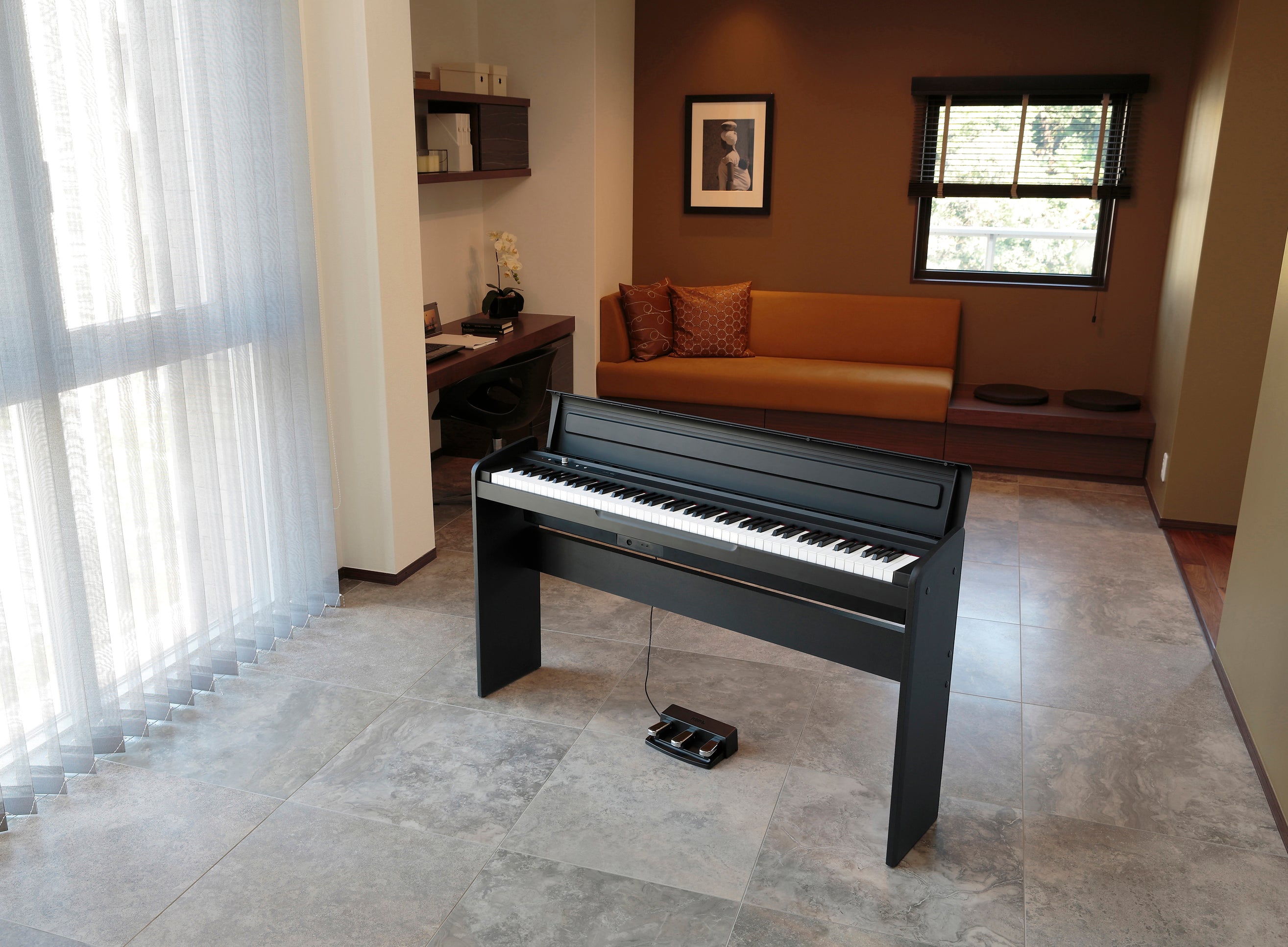 LP-180 Digital Piano