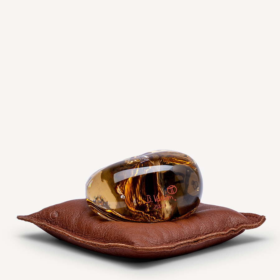 Kosta Boda Annual Brains 2023 Clear Gold Crystal Glass Art Leather