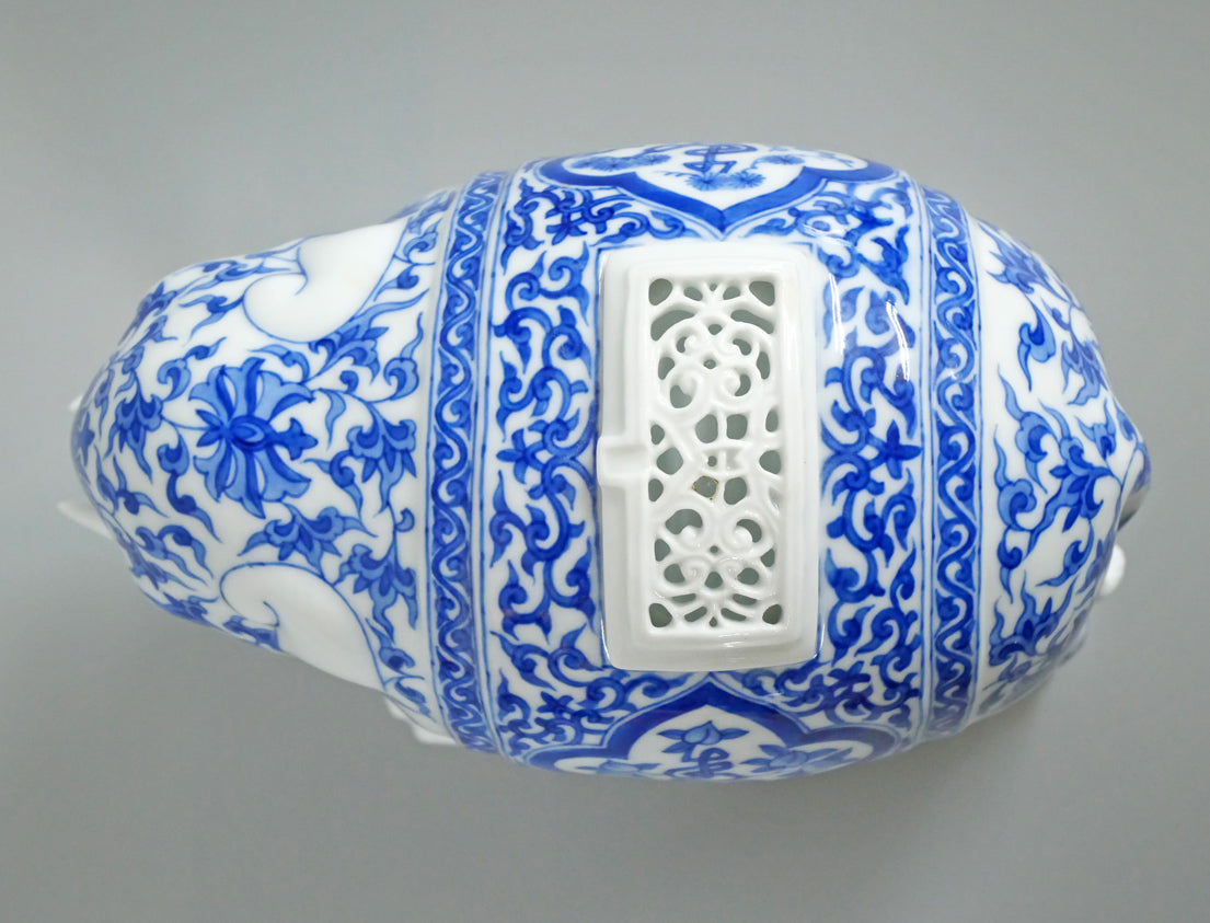 十四代辻常陸「染付吉祥文象香炉」磁器・共箱 絵画買取・販売の小竹美術