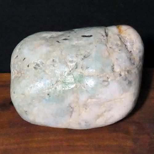 貴重な標石・手のひらサイズ・親不知海岸産・980g】（高品質白色ヒスイ