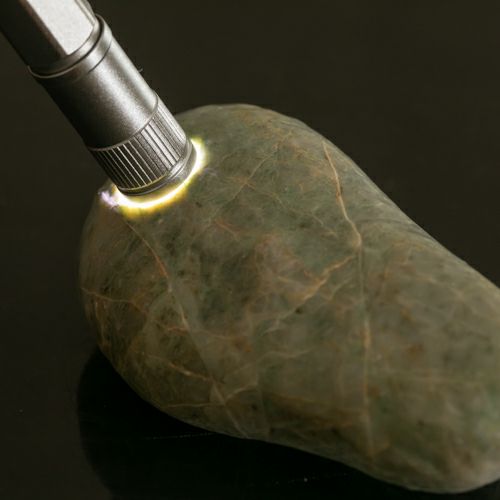 海石・ほんのり緑・親不知産・288g】（高品質濃緑色ヒスイ）糸魚川天然