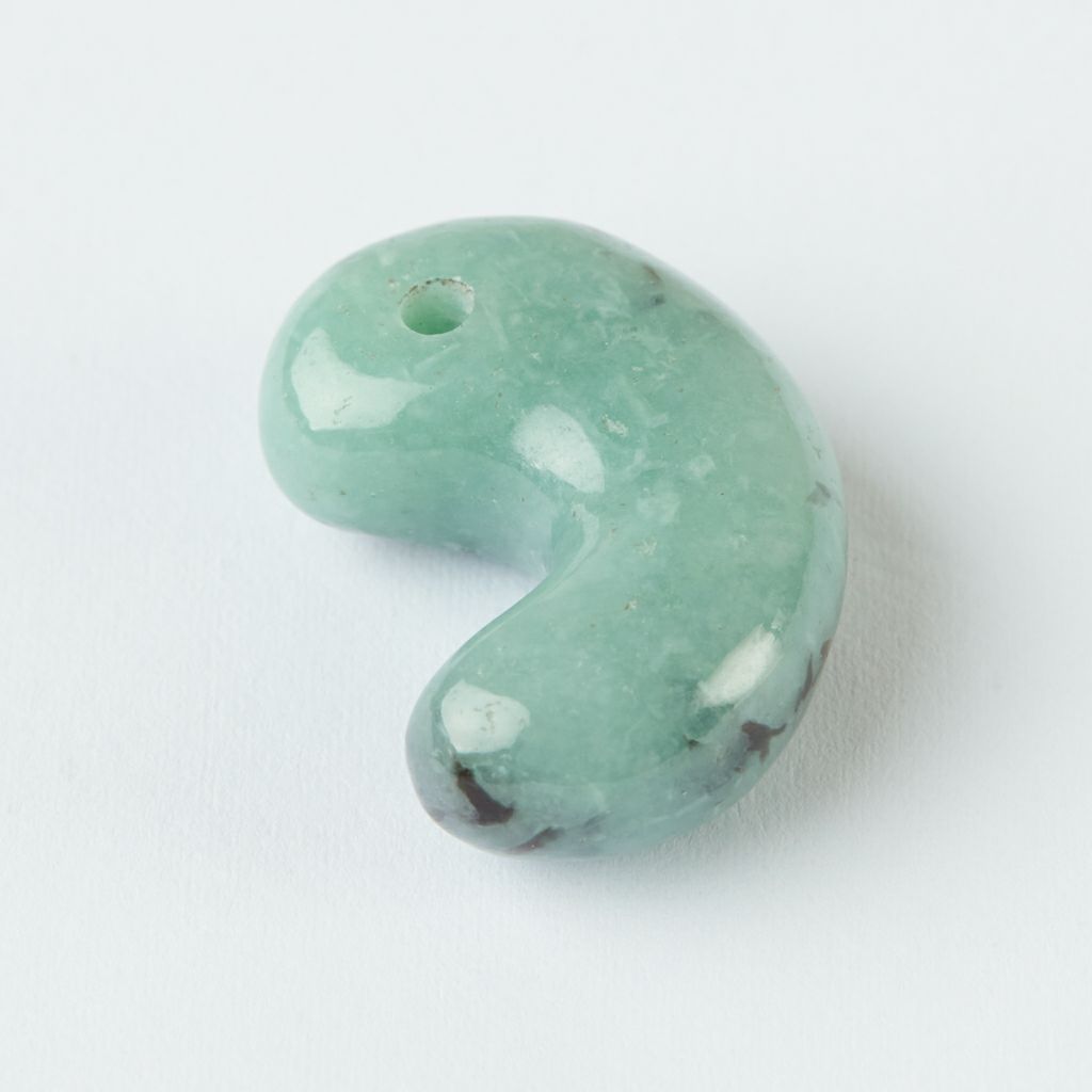 入コン沢・緑青色・艶美麗】（高品質緑青色ヒスイ）糸魚川天然翡翠勾玉