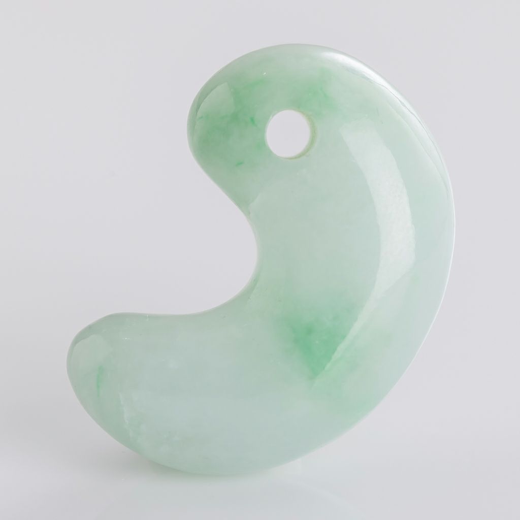 極上プレミアム・神話の勾玉・透明感抜群・艶美麗】（プレミアム淡緑色