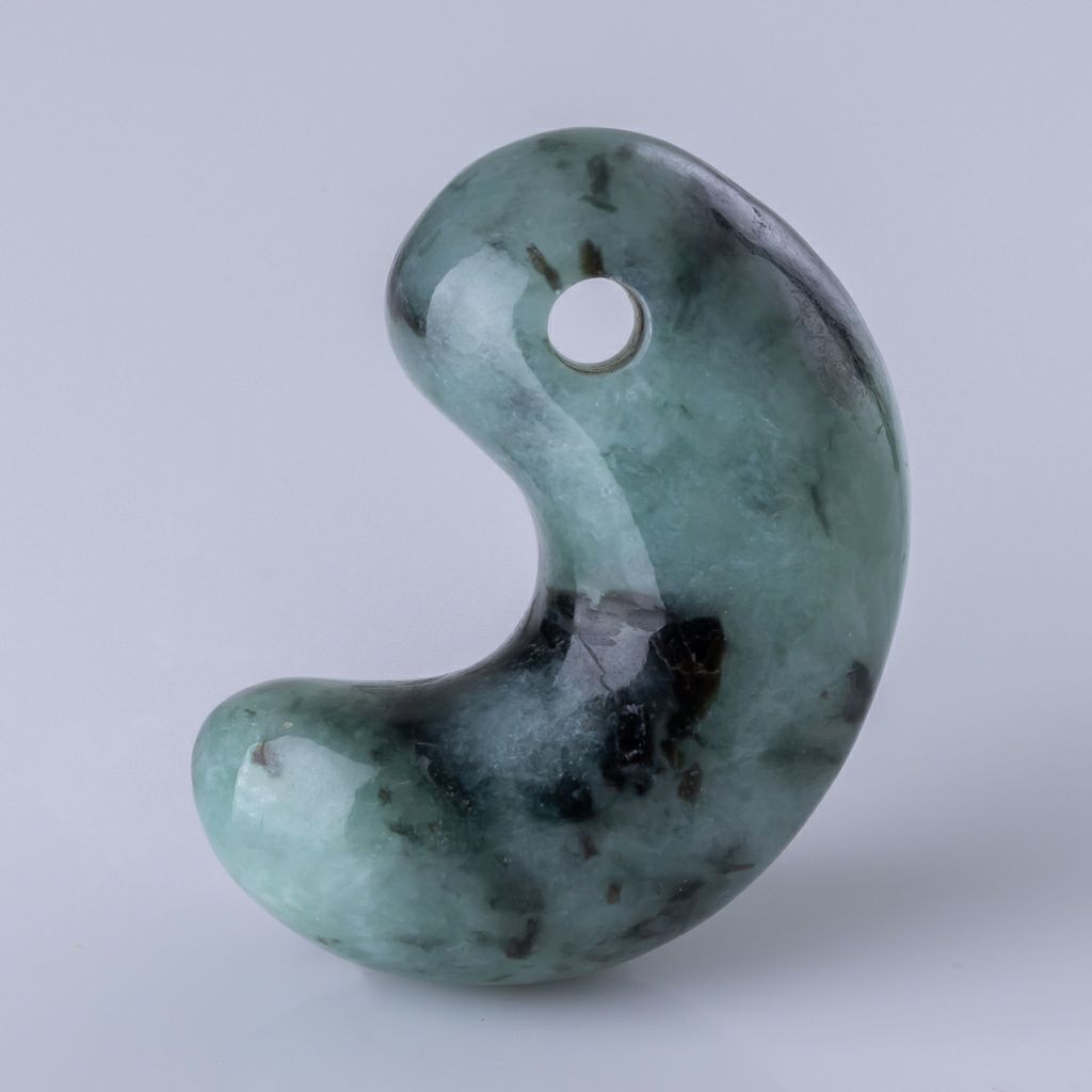 勾玉／濃緑色・緑色ヒスイ | 糸魚川翡翠工房こたき