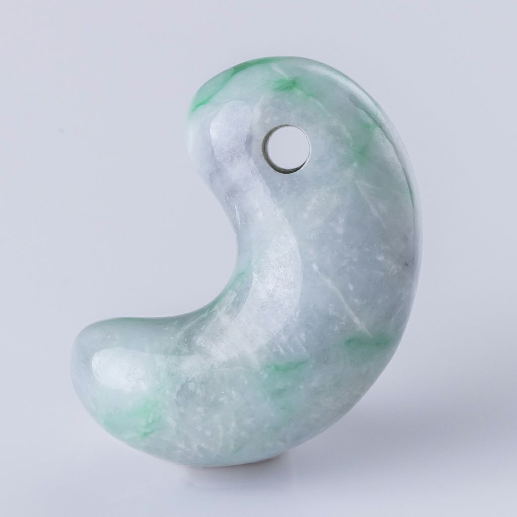 勾玉／淡緑色ヒスイ | 糸魚川翡翠工房こたき