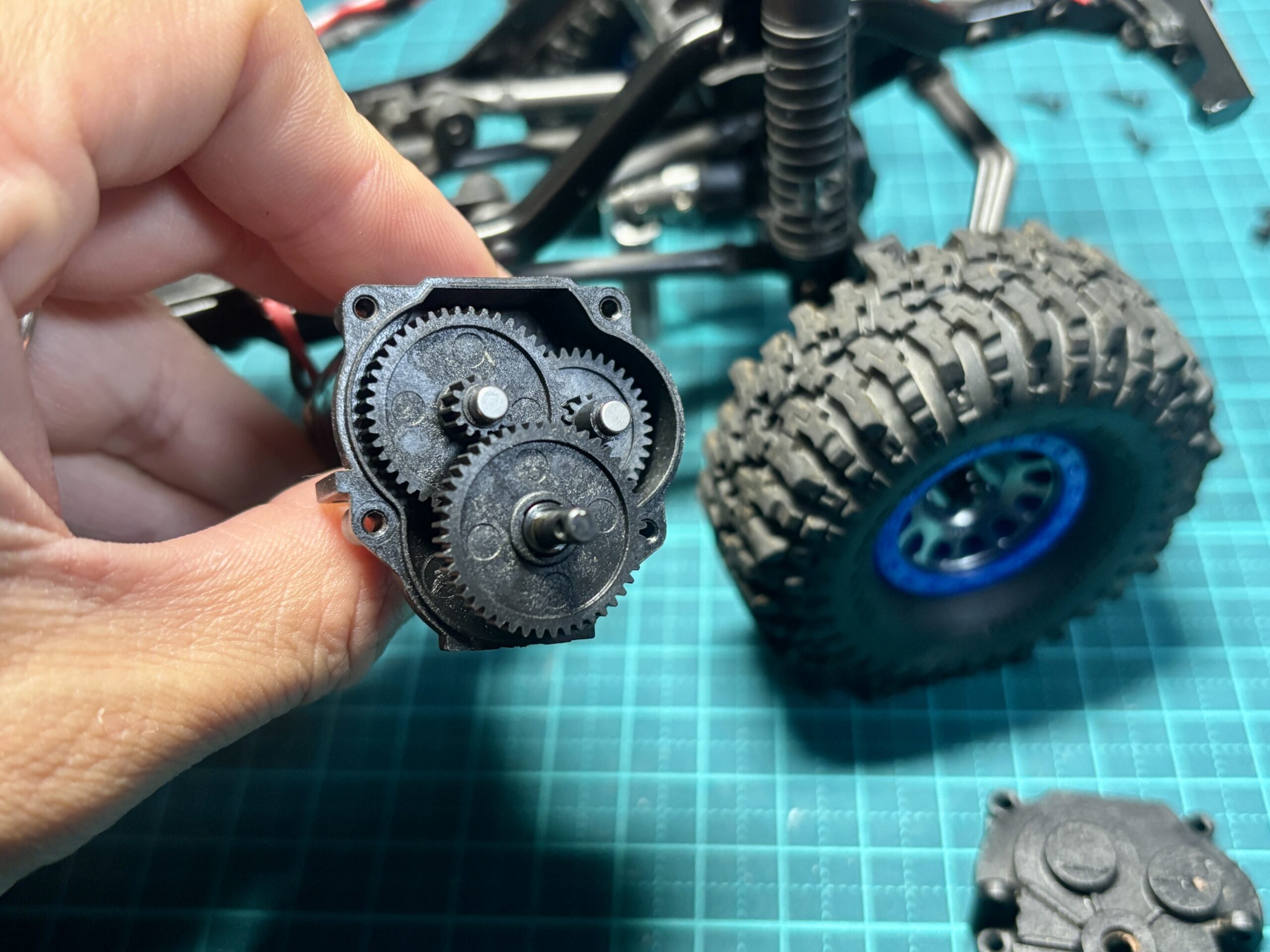 トラクサス TRX4M カスタム ポータルアクスル 9843R 取り付け -