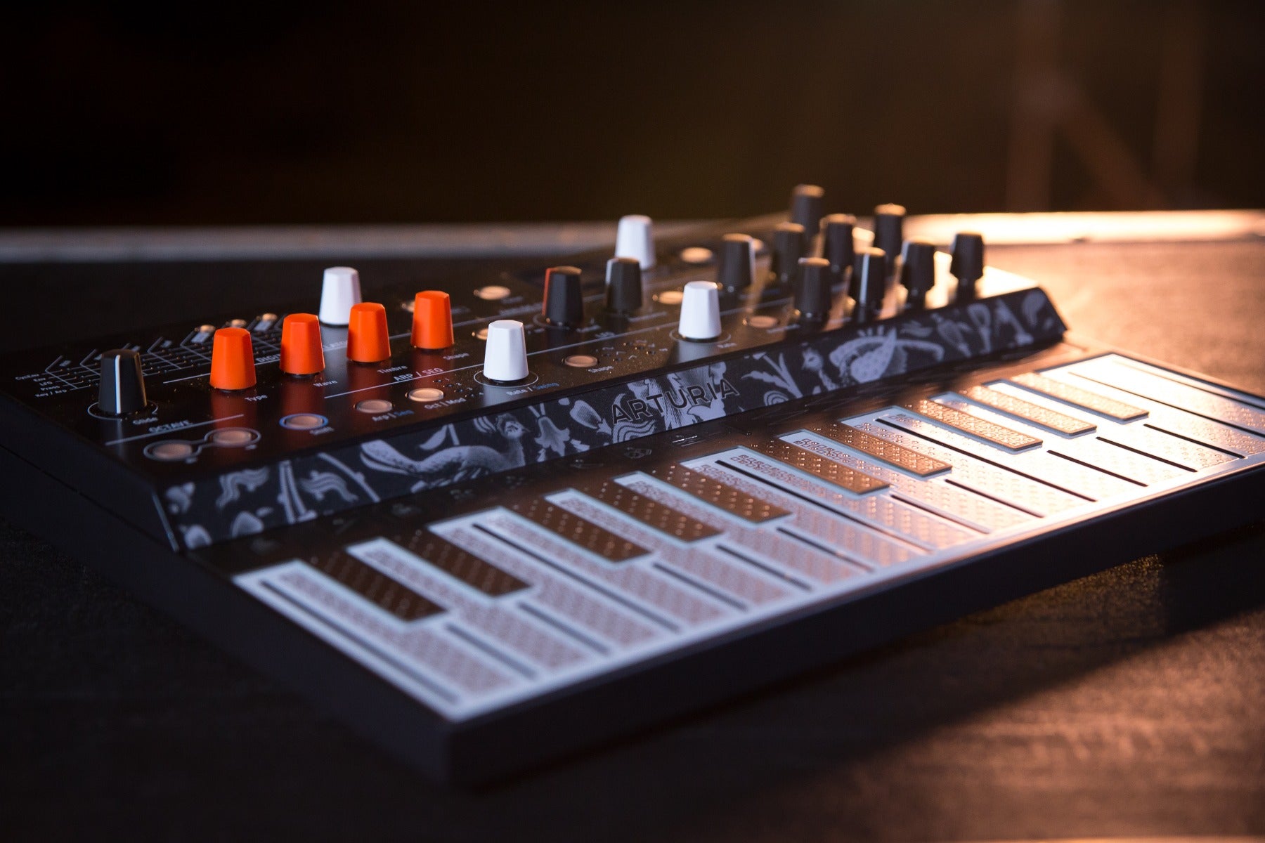 Arturia MicroFreak Experimental Hybrid Synth – Kraft Music