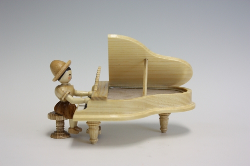 uma58Helbig工房の手彫り人形(ドイツ製) uma58Helbig工房の手彫り人形