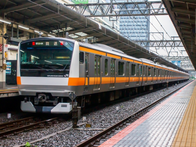 中央線E233系に10両ステッカーが登場・12両化完了までの流れは