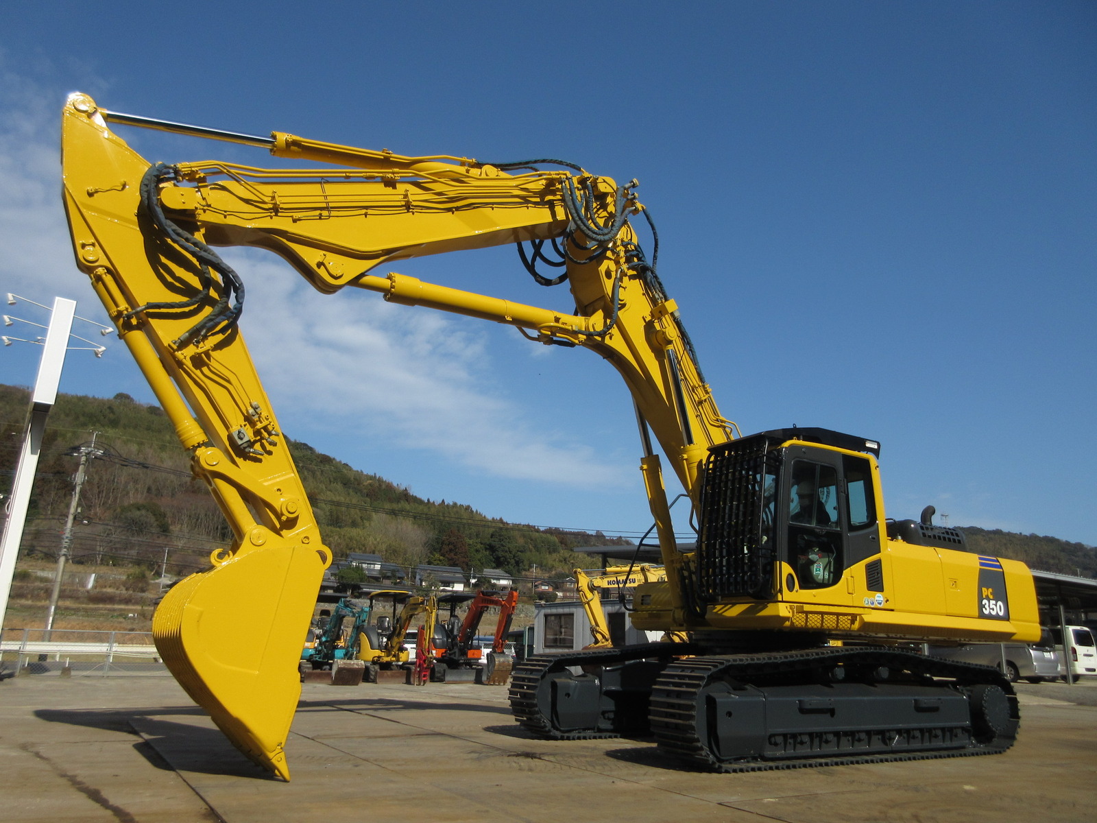 中古建設機械輸出|レンタル・リース・修理・販売の【国東重販株式会社】