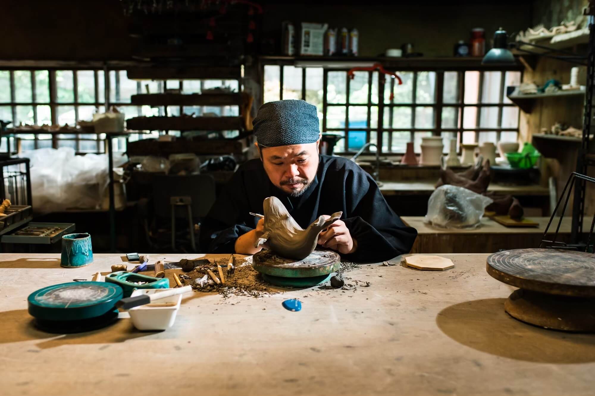 型にはまらず、枠を超えて、つくる。波佐見町の唯一無二の陶芸家、長瀬