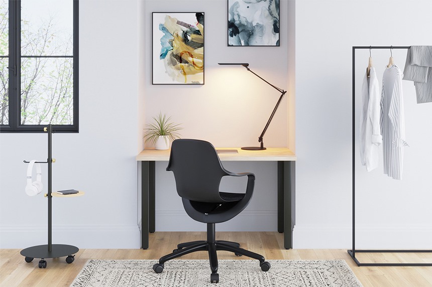 ありそうでなかった【KANADEMONO】のスタイリッシュなハンガーラック