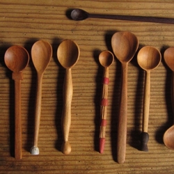 やわらかい丸みを帯びた安彦年朗さんの匙 | 暮らしとおしゃれの編集室