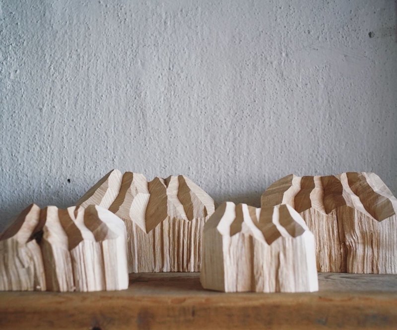 そばに置いておきたい 木工作家・高野夕輝のかわいい木彫り | 暮らしと