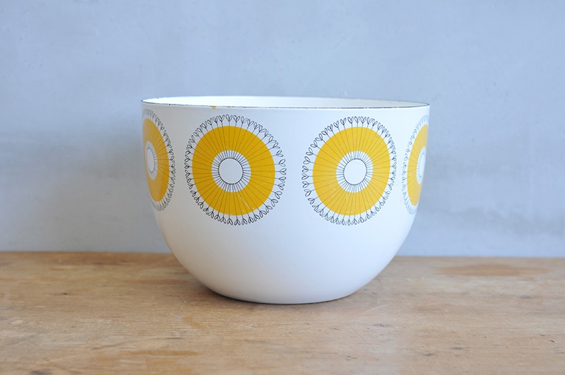 カイ・フランクリンがデザインした「フィネル」のホーローボウル