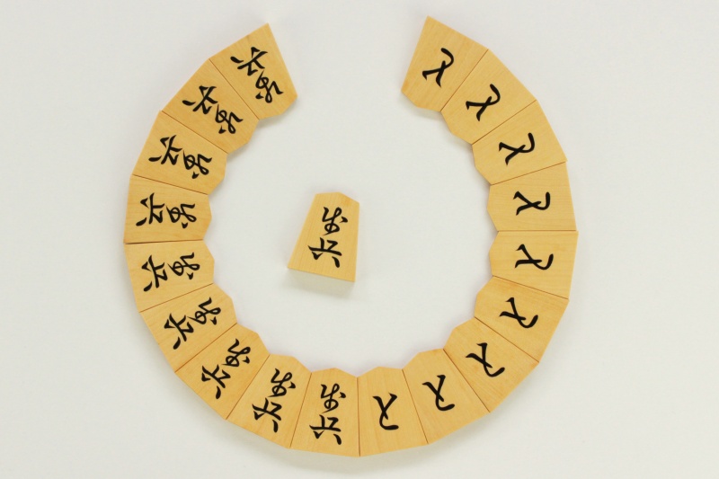 将棋駒本ツゲ（御蔵島黄楊）柾目盛上峰書【竹風作】桑駒箱付き