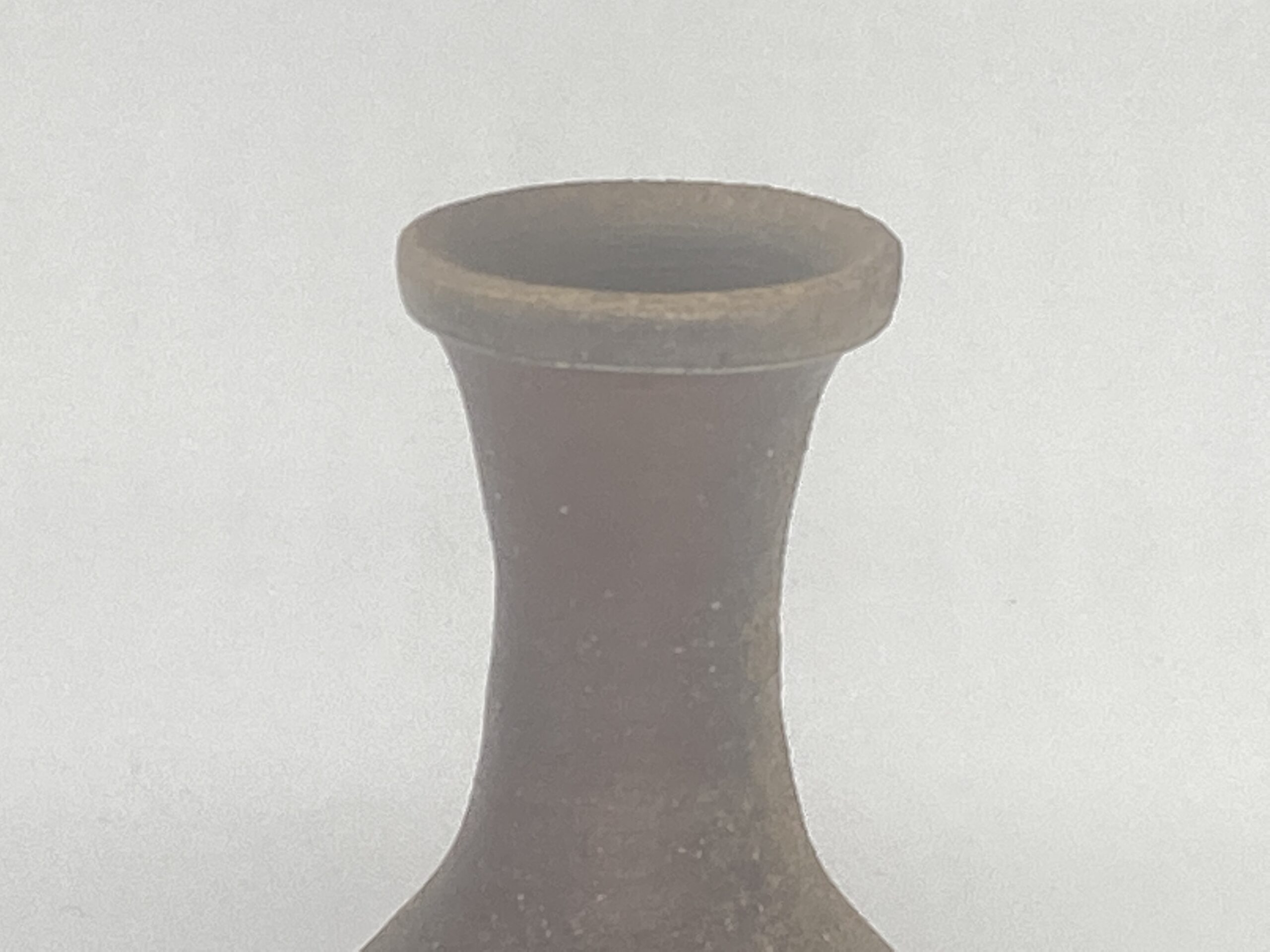 備前焼 鶴首花入 胡麻 紙箱入り | 興楽園