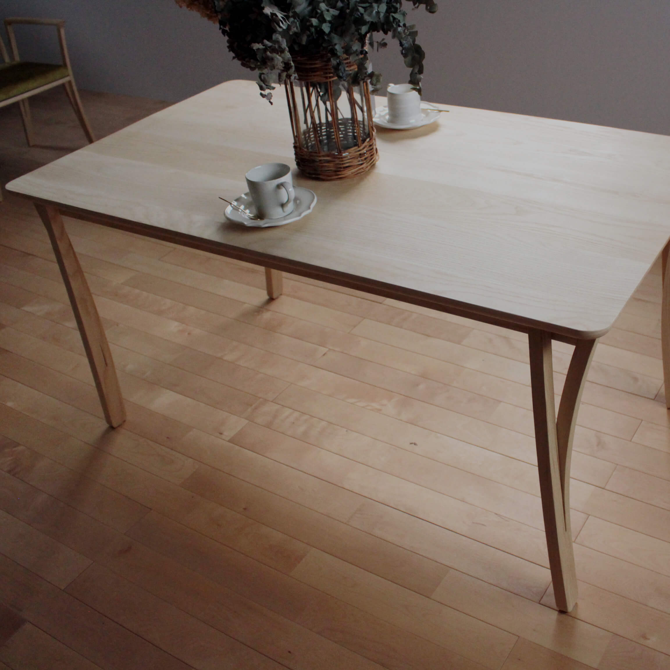 ホワイトアッシュ材のダイニングテーブルの購入なら株式会社リーフ